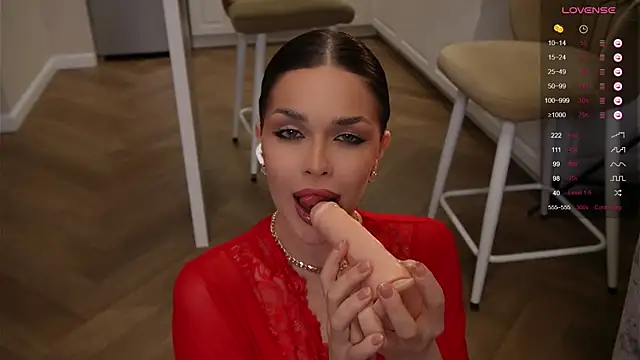 Snapshot of Sofa_01 chatting on October 23, 2025, 3:32 pm Sofa 01 online show from October 23, 2025, 3:32 pm