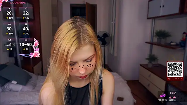 LynetHakes online show from September 30, 2025, 4:18 am