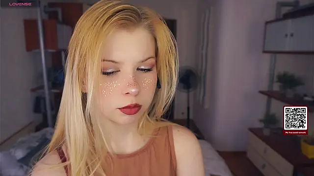 LynetHakes online show from September 27, 2025, 4:07 am