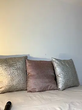 genesissara online show from March 18, 2025, 2:39 pm