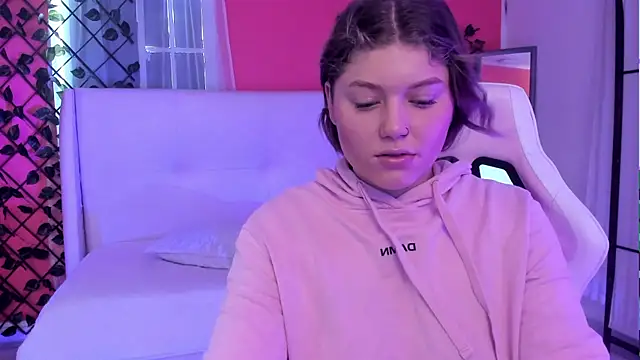 alaia greyy online show from March 27, 2026, 12:50 pm