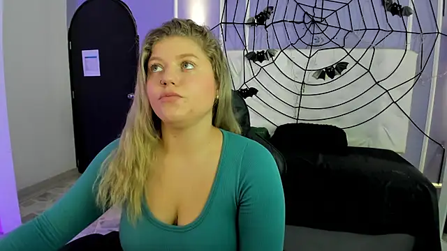 alaia greyy online show from November 3, 2025, 1:26 pm