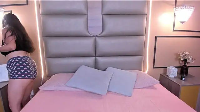 Snapshot of CAYLINCOLLINS chatting on March 5, 2025, 3:18 am CAYLINCOLLINS online show from March 5, 2025, 3:18 am