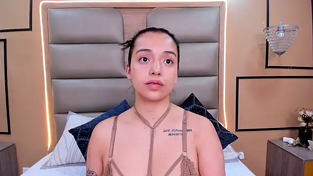 Snapshot of CAYLINCOLLINS chatting on October 28, 2025, 3:18 am CAYLINCOLLINS online show from October 28, 2025, 3:18 am