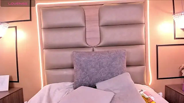 Snapshot of CAYLINCOLLINS chatting on March 13, 2025, 6:48 am CAYLINCOLLINS online show from March 13, 2025, 6:48 am