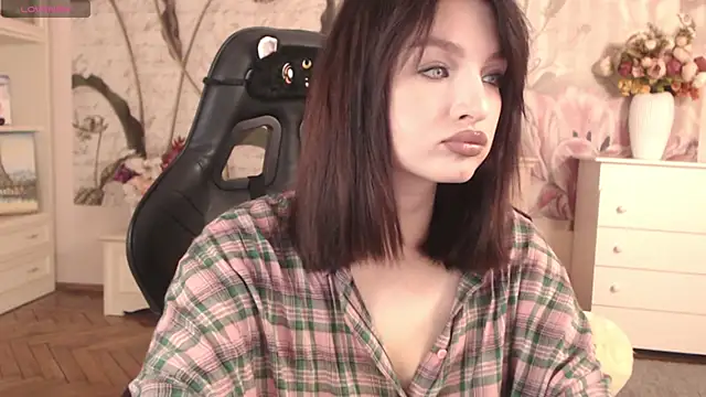 BritneyBarker online show from September 18, 2025, 3:42 am