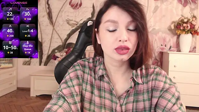 BritneyBarker online show from November 3, 2025, 1:22 am