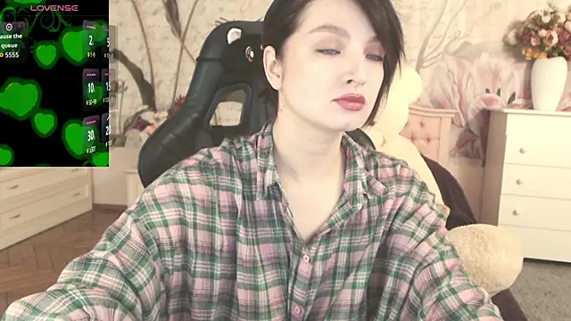 BritneyBarker online show from October 6, 2025, 2:35 am