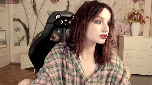 BritneyBarker online show from November 18, 2025, 7:28 pm