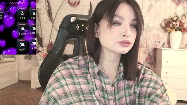 BritneyBarker online show from September 29, 2025, 1:23 am