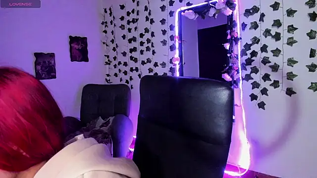 saray  jones online show from September 9, 2025, 12:47 pm