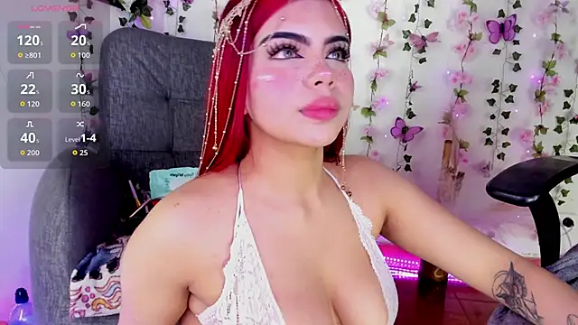 Snapshot of saray__jones chatting on May 7, 2026, 5:27 pm saray jones online show from May 7, 2026, 5:27 pm
