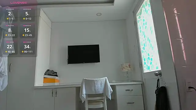 Yuki miiii online show from April 6, 2026, 3:57 am