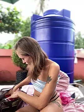 White Lu online show from November 26, 2025, 2:11 am