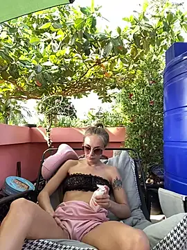 White Lu online show from February 24, 2026, 2:23 am