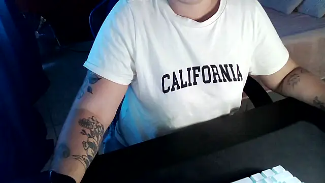 bunnyfox420 online show from September 16, 2025, 3:35 pm