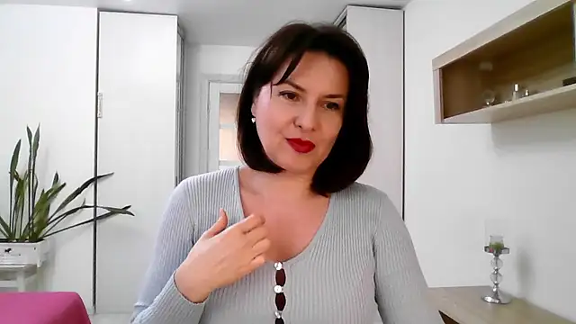 Victoria Glam online show from February 9, 2026, 1:31 pm