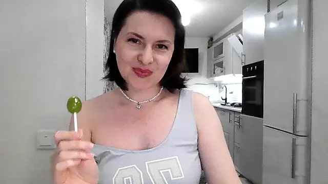 Victoria Glam online show from November 28, 2025, 7:25 pm