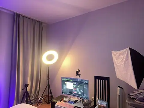 Molli Luv online show from March 2, 2025, 5:52 pm