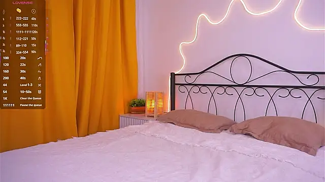 VeronaCritchlow online show from March 25, 2026, 7:19 am