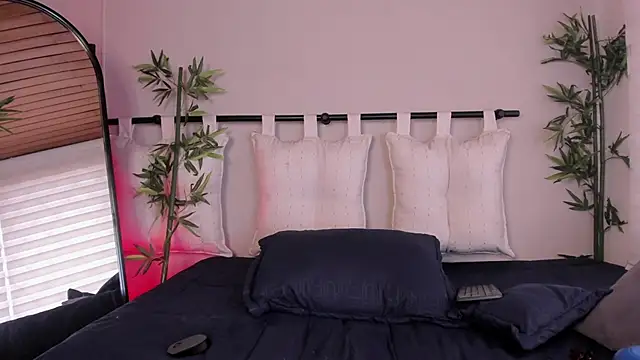 catalina sex   online show from February 12, 2025, 3:49 pm