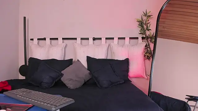 catalina sex   online show from February 13, 2025, 1:37 pm