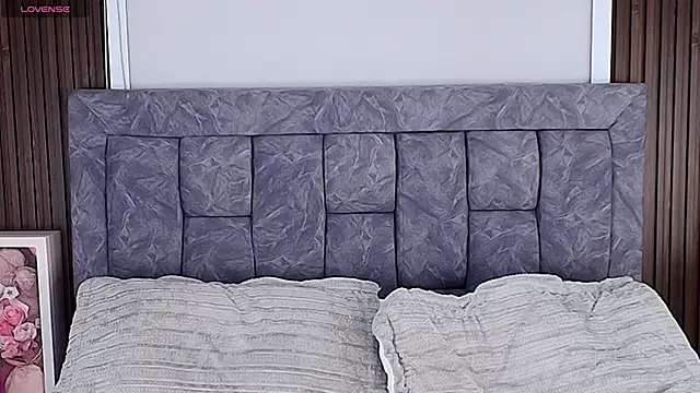 MeganCrow online show from April 18, 2026, 7:58 pm