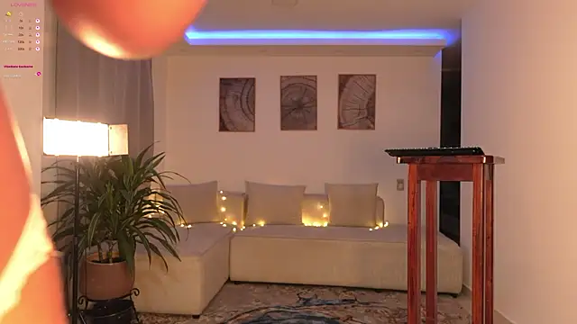 cinnamon crisss online show from February 6, 2026, 2:07 am