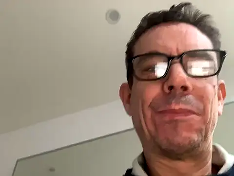 Kenhornu online show from November 17, 2025, 2:21 pm