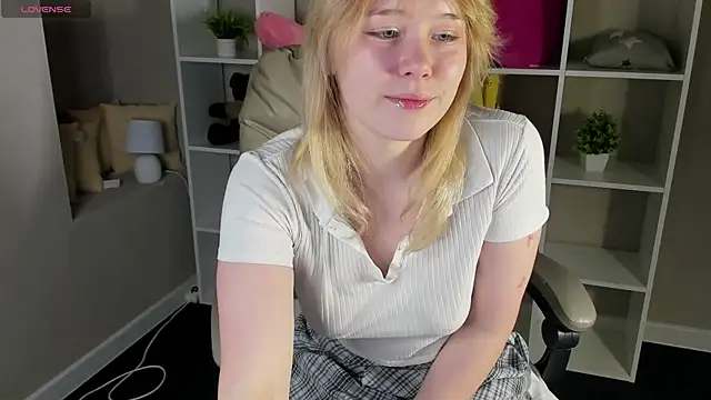 Amy Kimberlly online show from September 15, 2025, 1:06 am