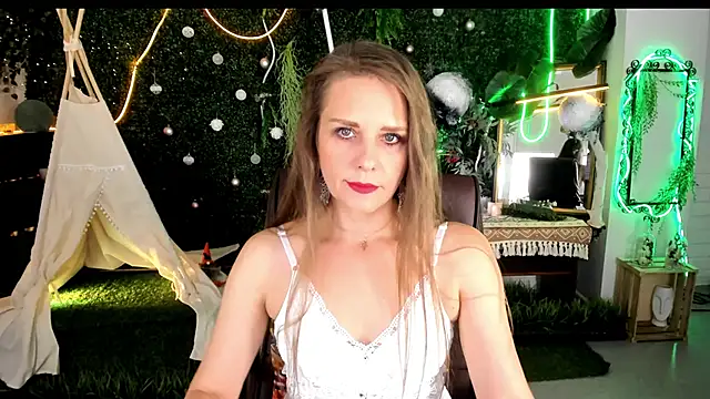 Snapshot of EmiliaBedy chatting on June 21, 2026, 9:04 am EmiliaBedy online show from June 21, 2026, 9:04 am