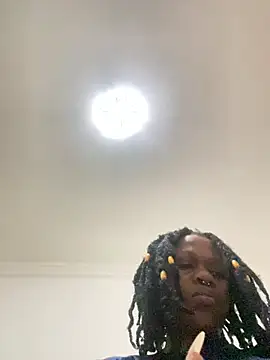 Snapshot of Boneca25 chatting on January 17, 2026, 12:42 pm Boneca25 online show from January 17, 2026, 12:42 pm