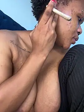 Boneca25 online show from April 8, 2026, 8:27 am