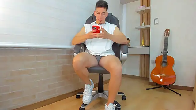 Snapshot of Tombarden chatting on December 18, 2025, 7:18 pm Tombarden online show from December 18, 2025, 7:18 pm