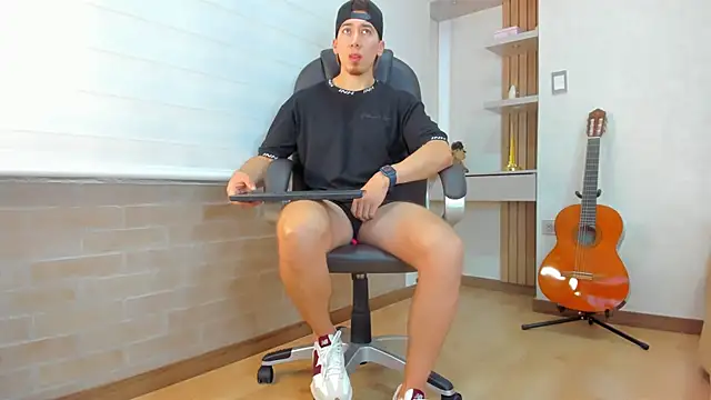 Snapshot of Tombarden chatting on December 17, 2025, 7:08 pm Tombarden online show from December 17, 2025, 7:08 pm