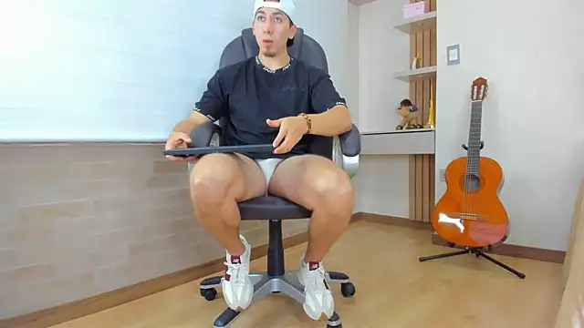 Snapshot of Tombarden chatting on October 3, 2025, 7:04 pm Tombarden online show from October 3, 2025, 7:04 pm