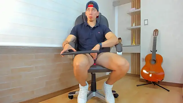 Snapshot of Tombarden chatting on December 16, 2025, 7:07 pm Tombarden online show from December 16, 2025, 7:07 pm