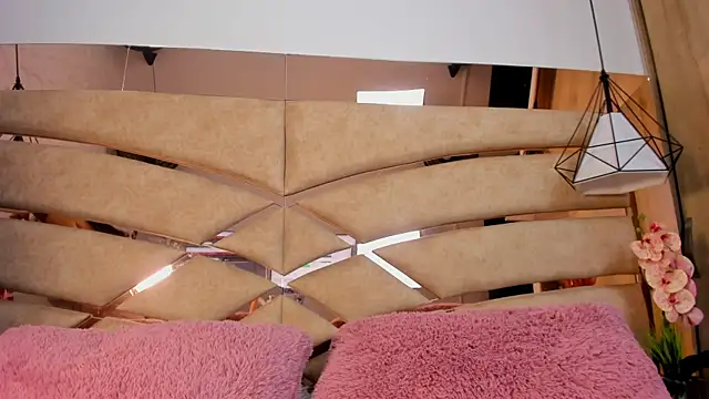 Bonet iris online show from April 18, 2026, 11:23 am