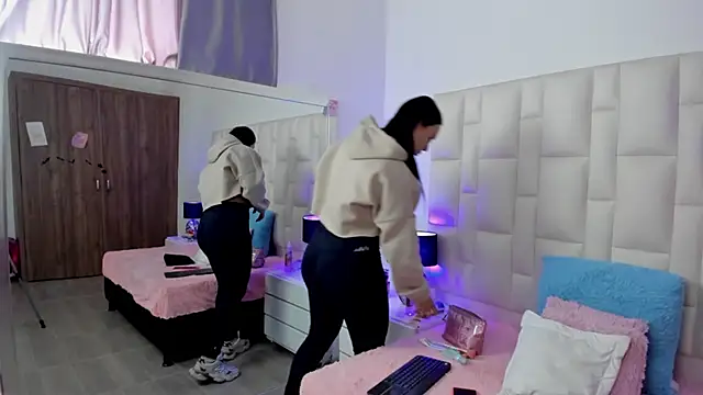 Ariana rouse online show from November 22, 2025, 4:39 pm