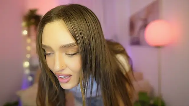 Clara Nia online show from February 19, 2026, 7:33 pm