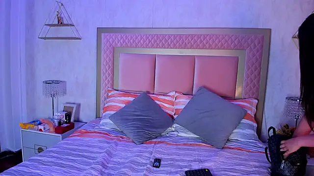 ElhaThomson online show from February 16, 2025, 8:44 pm