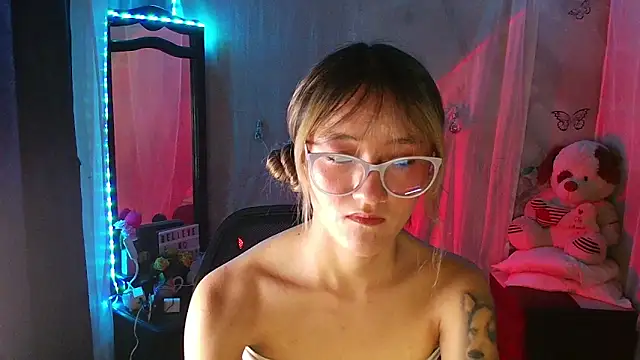 Lya1 ch online show from October 4, 2025, 10:11 pm