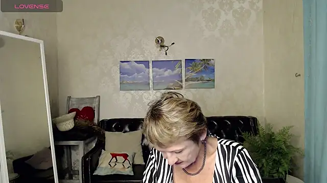 SexyGrandma  online show from October 16, 2025, 3:42 pm