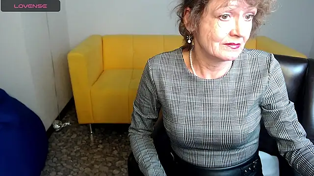 SexyGrandma  online show from February 25, 2025, 8:32 pm