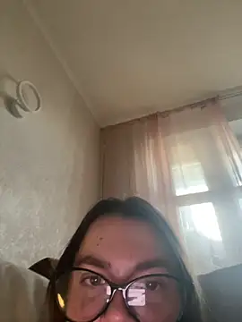 DearAlise online show from November 26, 2025, 8:47 am