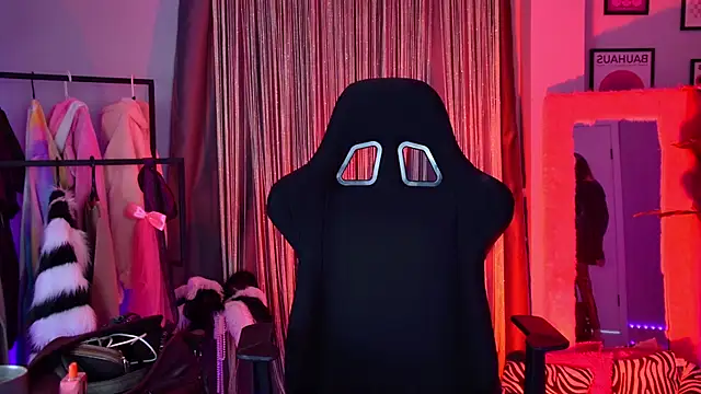 MisaPage online show from April 19, 2026, 12:22 am