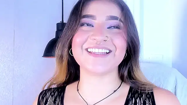 Shanntal  online show from November 8, 2025, 8:01 pm