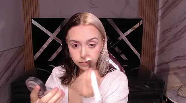 Hela v online show from March 10, 2025, 12:06 pm