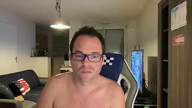 Funnyjul31 online show from March 6, 2025, 6:48 pm