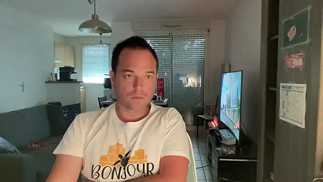 Funnyjul31 online show from April 19, 2026, 1:12 pm